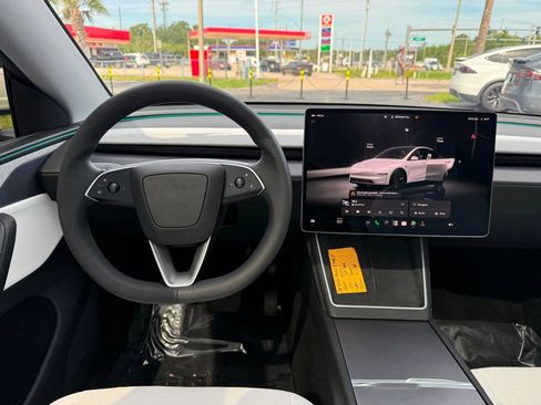 Used 2026 Tesla Model Y Long Range AWD/4WD image 18