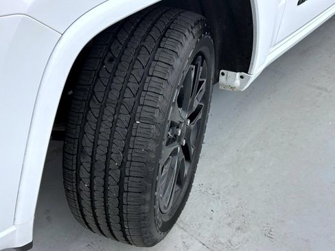 Certified 2022 Jeep Grand Cherokee Laredo X AWD/4WD image 24