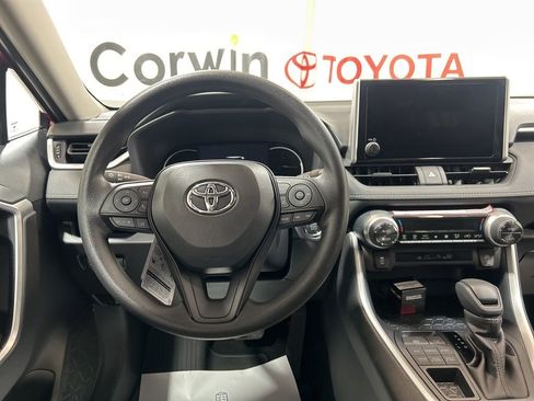 Used 2025 Toyota RAV4 XLE image 20