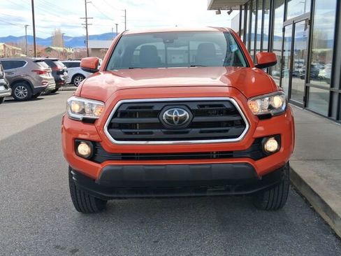 Used 2018 Toyota Tacoma SR5 image 3