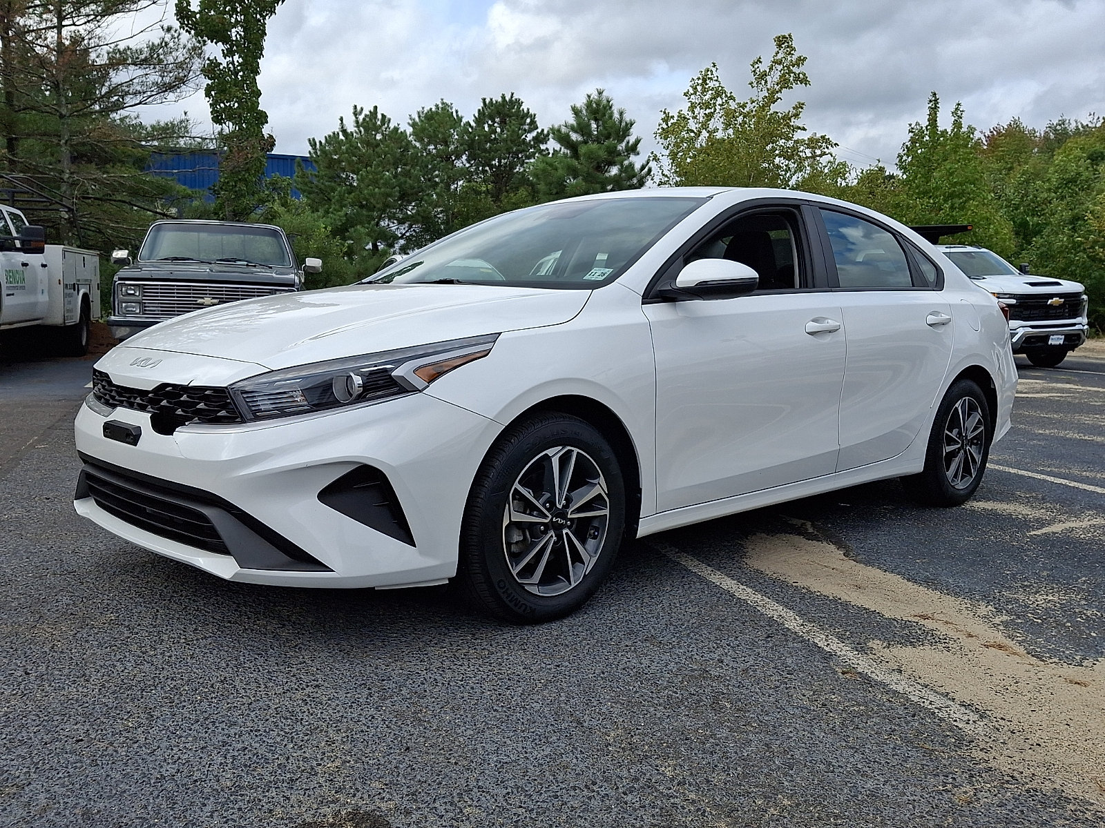 Used 2023 Kia Forte LXS w/ LXS Technology Package FWD image 3