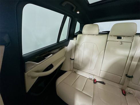Used 2019 BMW X3 sDrive30i w/ Premium Package image 12