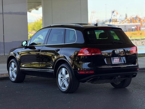 Used 2014 Volkswagen Touareg VR6 AWD/4WD image 6