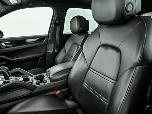 Used 2020 Porsche Cayenne AWD/4WD image 18