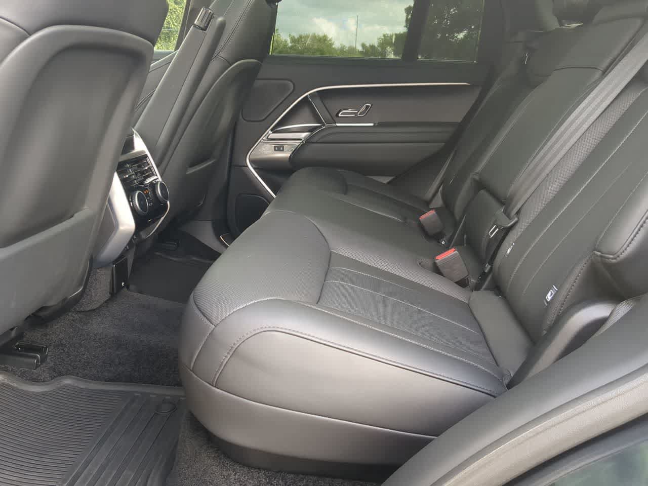 Certified 2025 Land Rover Range Rover SE AWD/4WD image 21