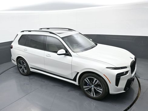 Used 2026 BMW X7 xDrive40i w/ M Sport Package image 31