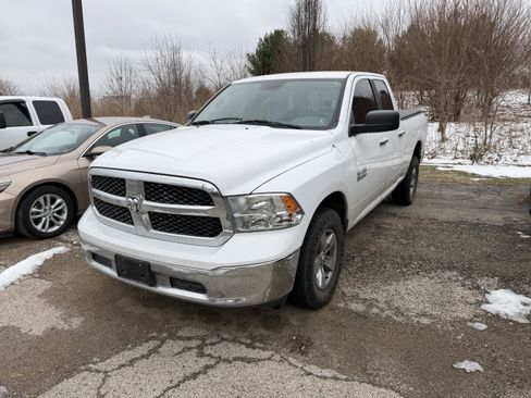 Used 2018 RAM 1500 Classic SLT image 2