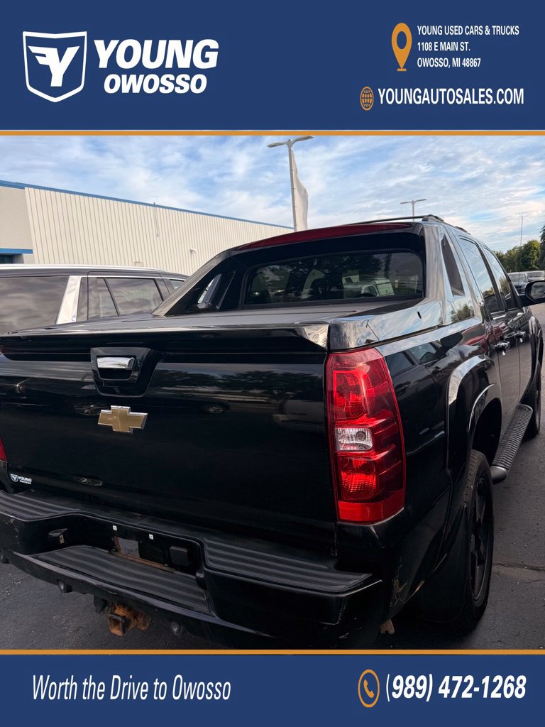 Used 2011 Chevrolet Avalanche LT AWD/4WD image 3