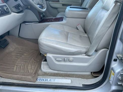 Used 2011 Chevrolet Avalanche LTZ AWD/4WD image 19