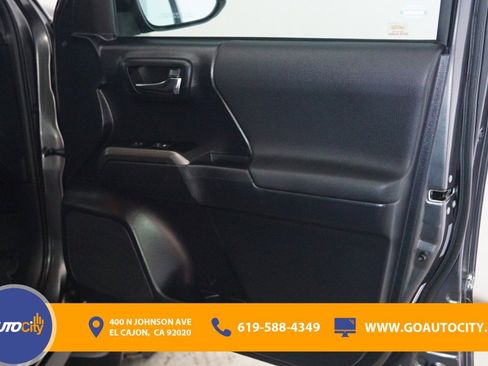Used 2019 Toyota Tacoma TRD Sport image 17