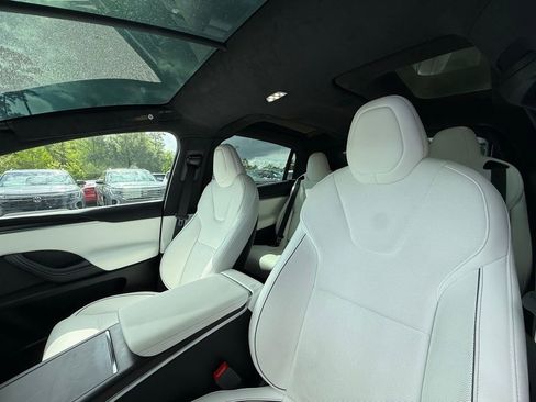 Used 2024 Tesla Model X Plaid image 21