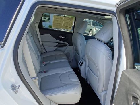 Used 2019 Jeep Cherokee Limited AWD/4WD image 18