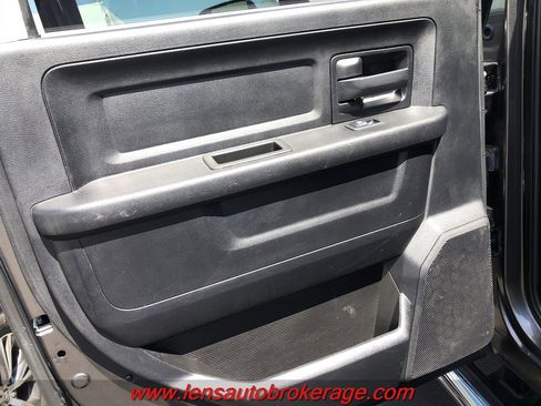 Used 2018 RAM 2500 Tradesman w/ Chrome Appearance Group image 16