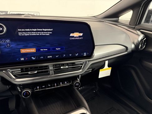 New 2026 Chevrolet Equinox EV LT image 25