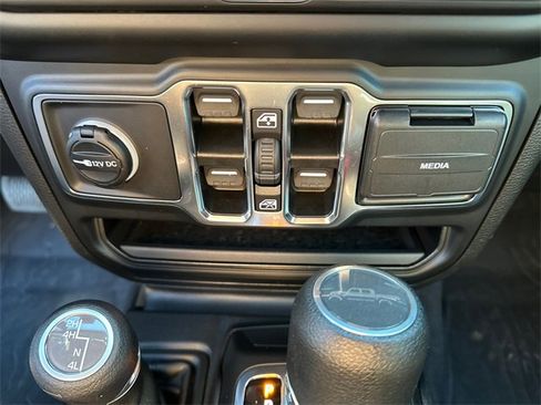 Used 2023 Jeep Gladiator Sport image 32