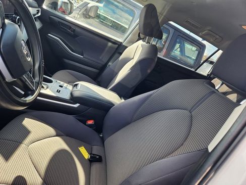 Used 2023 Toyota Highlander L image 13