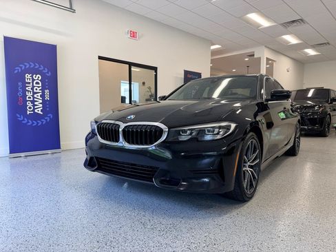 Used 2019 BMW 330i Sedan w/ Driving Assistance Package RWD image 3