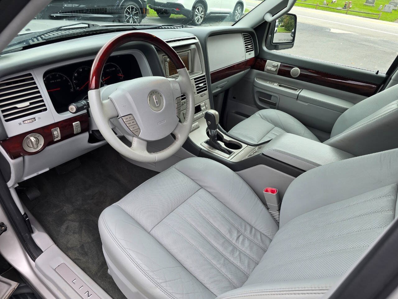 Used 2005 Lincoln Aviator AWD image 13