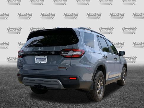 Used 2025 Honda Pilot TrailSport image 10
