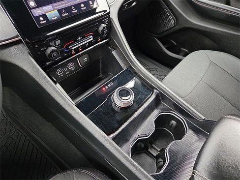 Used 2024 Jeep Grand Cherokee Laredo X image 25