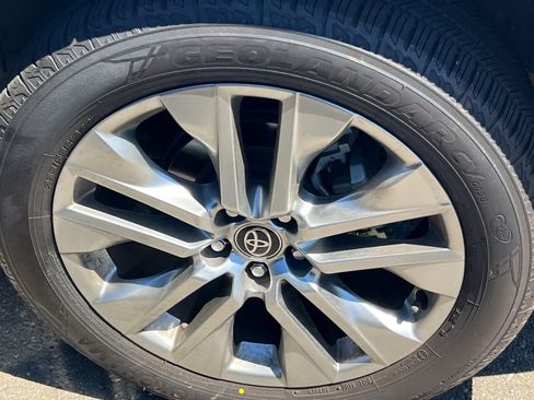Used 2021 Toyota RAV4 XLE Premium FWD image 22
