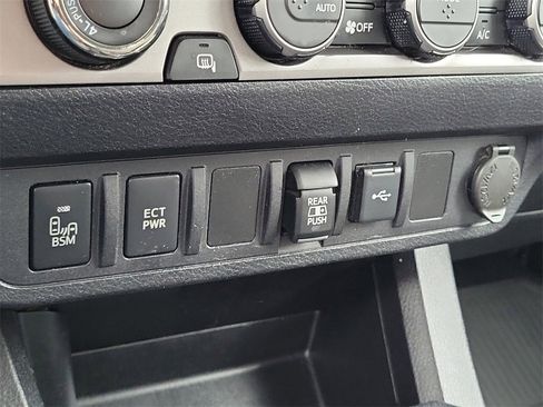 Used 2021 Toyota Tacoma SR5 w/ Technology Package image 10