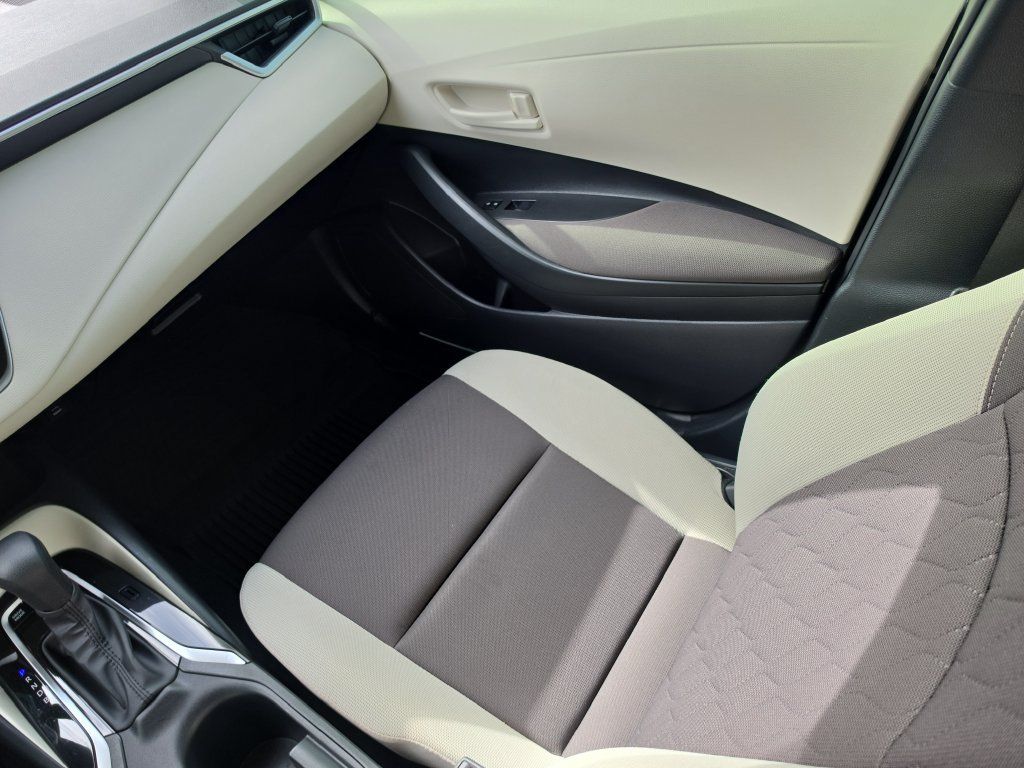 Used 2026 Toyota Corolla LE FWD image 15
