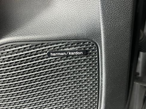 Used 2023 Chrysler Pacifica Pinnacle image 16