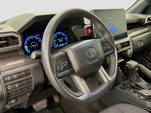 Used 2025 Toyota Tacoma TRD Off-Road image 18