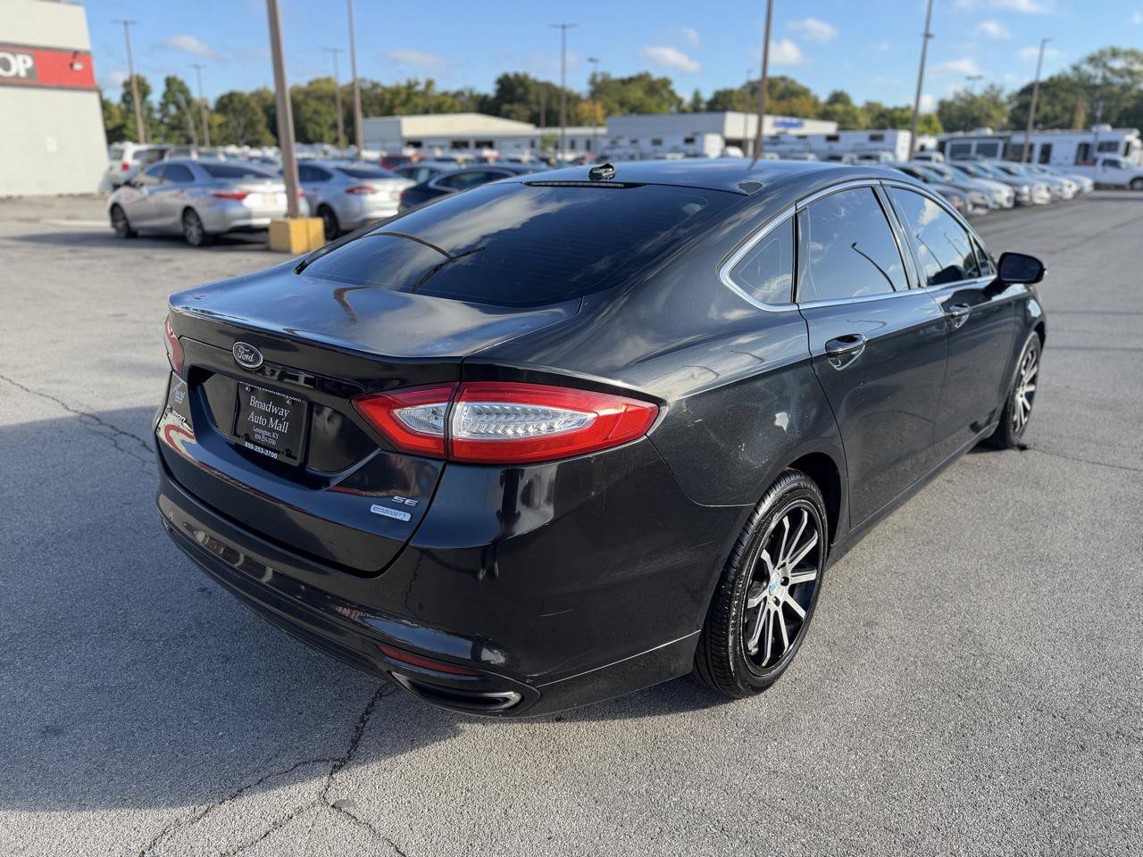 Used 2014 Ford Fusion SE w/ Equipment Group 202A FWD image 3