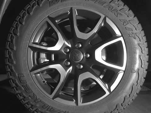 Used 2025 Jeep Compass Trailhawk AWD/4WD image 12