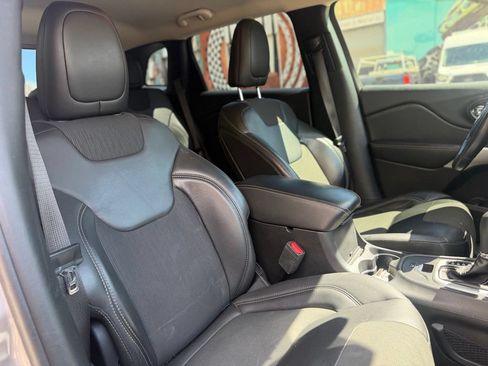 Used 2018 Jeep Cherokee Latitude Plus FWD image 13