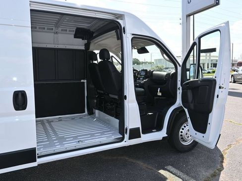 Used 2026 RAM ProMaster 2500 w/ Convenience Group FWD image 18