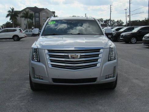 Used 2017 Cadillac Escalade Platinum image 9