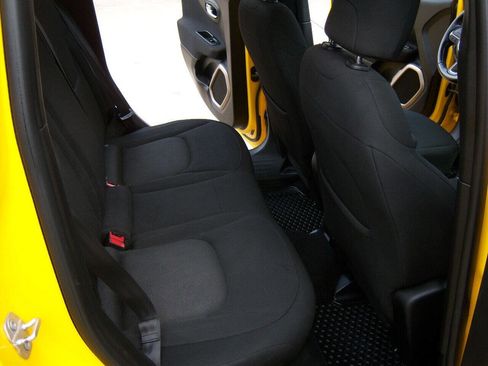 Used 2017 Jeep Renegade Latitude w/ Cold Weather Group image 12