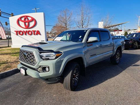 Used 2023 Toyota Tacoma TRD Sport image 2