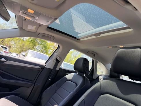 Used 2023 Volkswagen Jetta SE w/ Panoramic Sunroof Package FWD image 11
