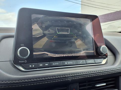 Used 2023 Nissan Rogue SV image 7