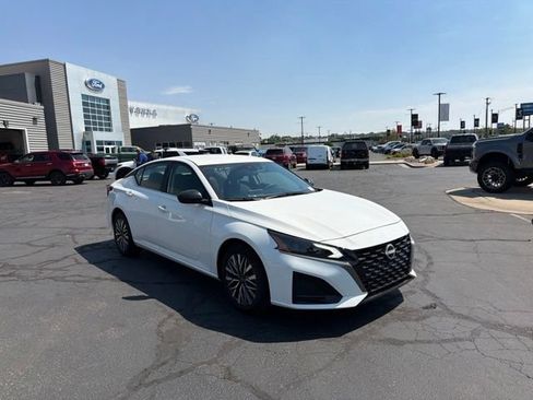 Used 2026 Nissan Altima 2.5 SV FWD image 1