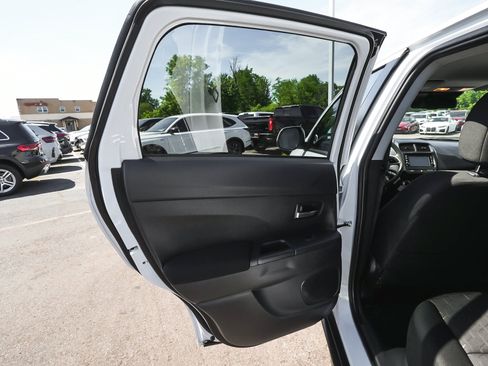 Used 2024 Mitsubishi Outlander Sport ES AWD/4WD image 11