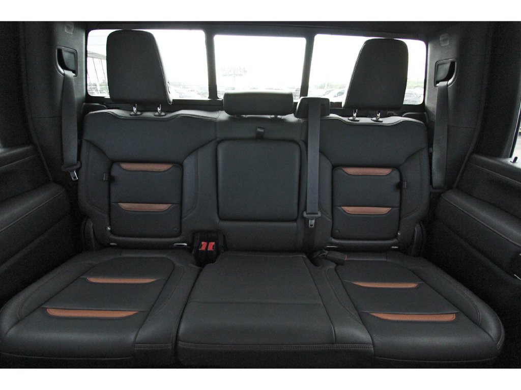 Used 2021 GMC Sierra 2500 AT4 w/ AT4 Premium Plus Package AWD/4WD image 14