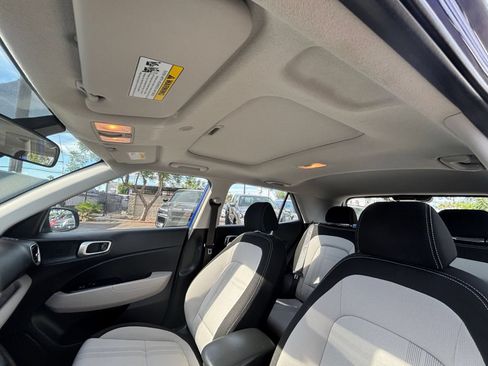 Used 2025 Hyundai Venue SEL FWD image 30