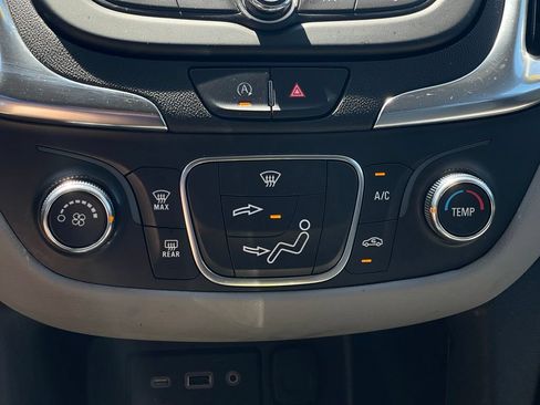 Used 2022 Chevrolet Equinox LS w/ LS Convenience Package FWD image 23