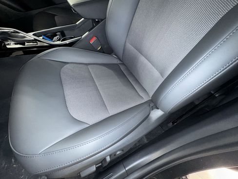 Certified 2025 Kia Niro EX image 16