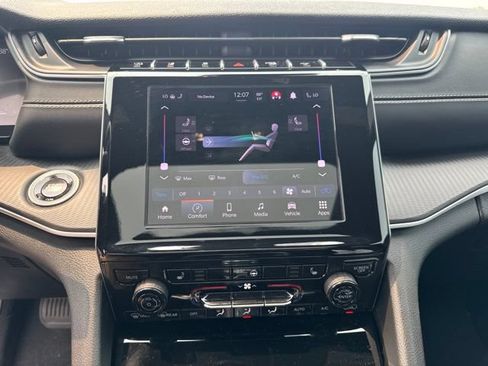 Used 2025 Jeep Grand Cherokee Laredo X w/ Luxury Tech Group I AWD/4WD image 29