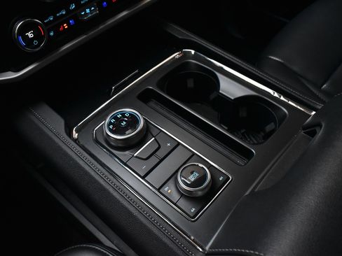 Used 2024 Ford Expedition XLT image 46