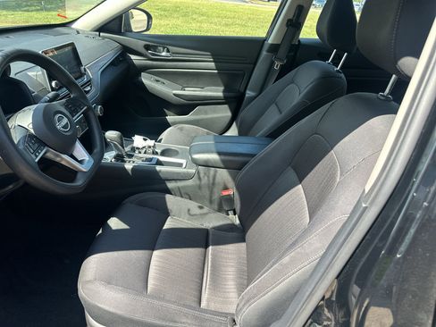 Used 2025 Nissan Altima 2.5 SV FWD image 17