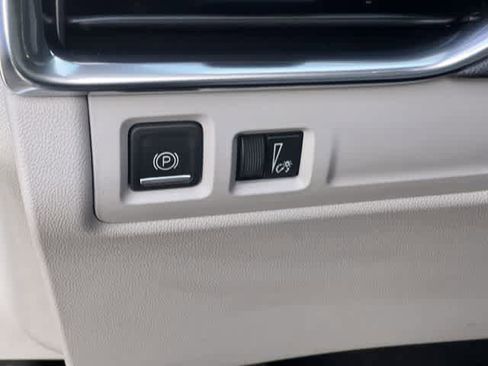 Used 2023 Cadillac XT4 Luxury w/ Cold Weather Package image 29