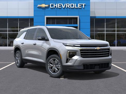 New 2026 Chevrolet Traverse LT w/ Driver Confidence Package AWD/4WD image 7