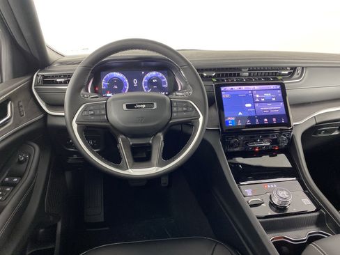 New 2025 Jeep Grand Cherokee L Limited w/ Black Appearance Package image 18